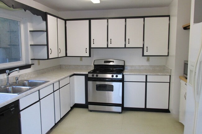 Building Photo - 2 Bedroom House in Burlington