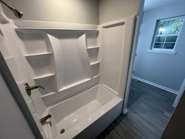 Building Photo - Beautifully Renovated 3BR Home in a Quiet Baton Rouge Neighborhood