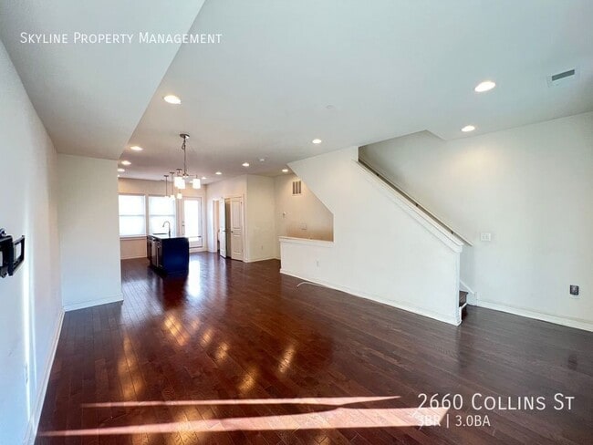 Building Photo - 2660 Collins St