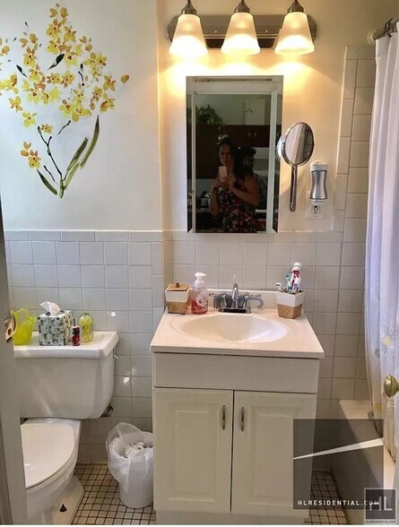 Building Photo - Large 1 bedroom located in Maspeth