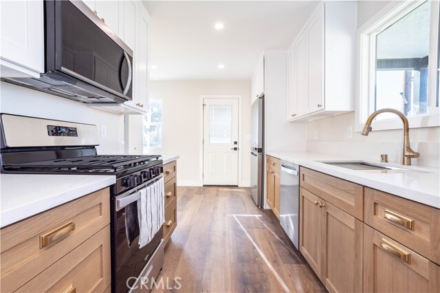 Building Photo - 8330 Glenoaks Blvd