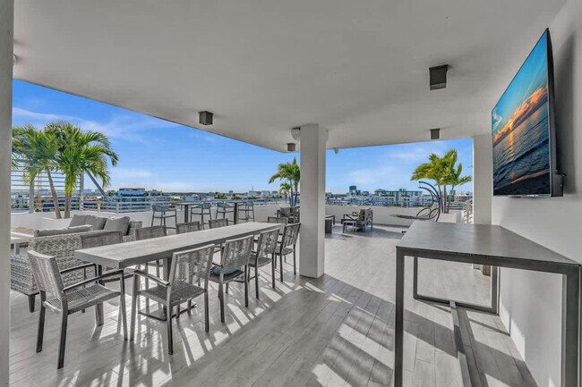 Building Photo - 9901 E Bay Harbor Dr
