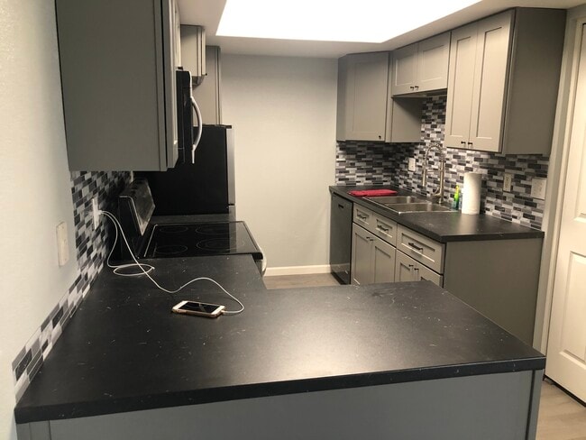 Kitchen - 10216 N 7th Ave