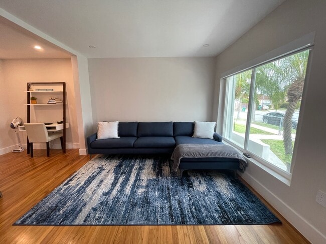 Building Photo - 2100 SW 31st Ave