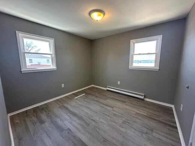 Building Photo - 67-69 Maple Ave