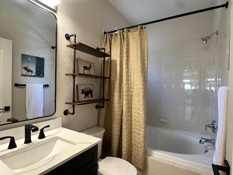 Building Photo - 10592 Pearlwood Cir