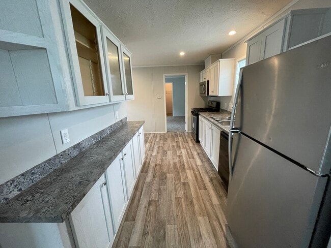 Building Photo - 46000 Geddes Rd