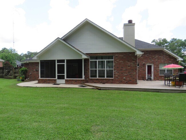 Building Photo - 8113 Glenmore Dr