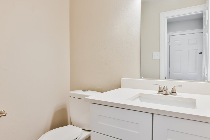 Building Photo - 5208 Gaelic Ct