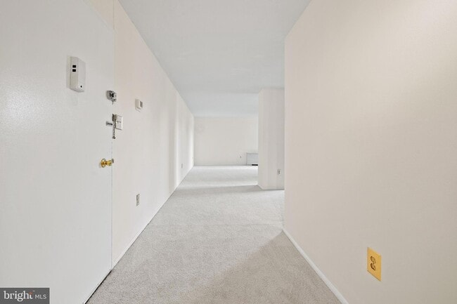 Building Photo - 4600 S Four Mile Run Dr