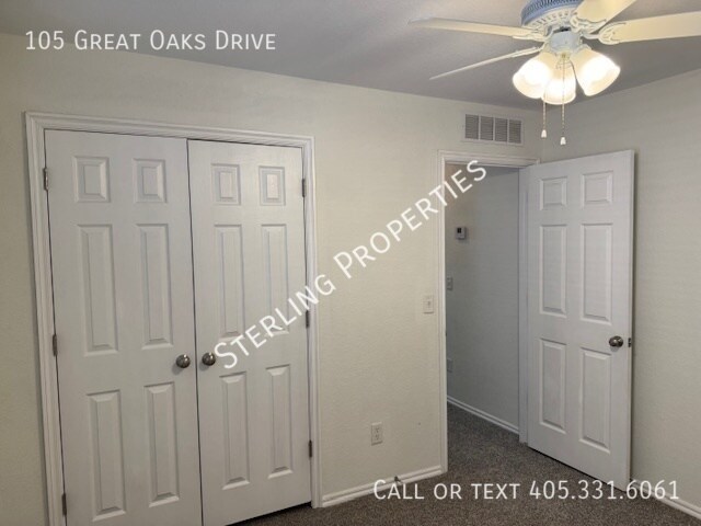 Building Photo - 105 Great Oaks Dr