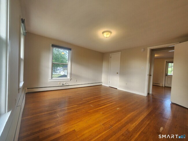 Building Photo - 283 Somers Rd