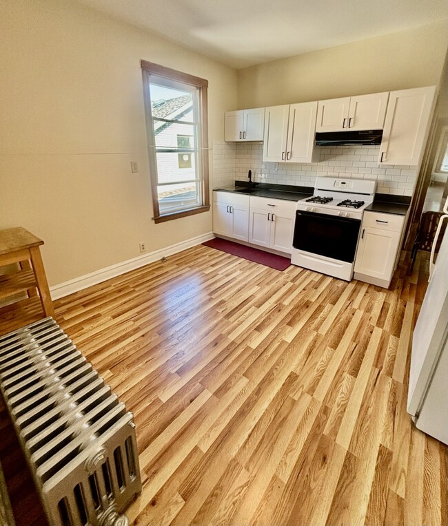 Kitchen - 3741 W Wrightwood Ave