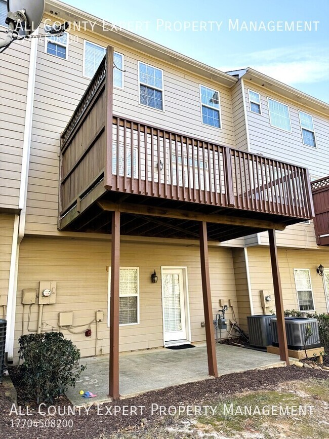 Building Photo - Wonderful Johns Creek Townhome