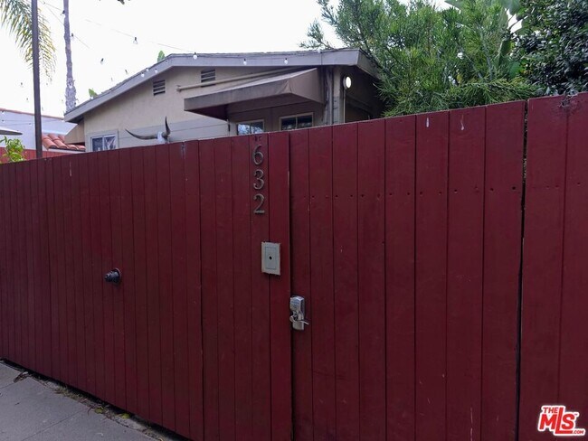 Building Photo - 632 Santa Clara Ave