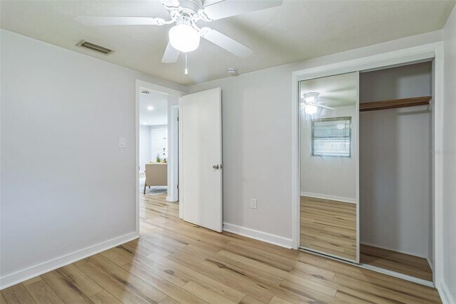 Building Photo - 5390 S Manatee Terrace