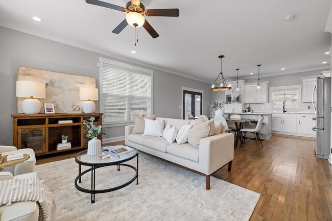 Building Photo - 718 Windrush Loop