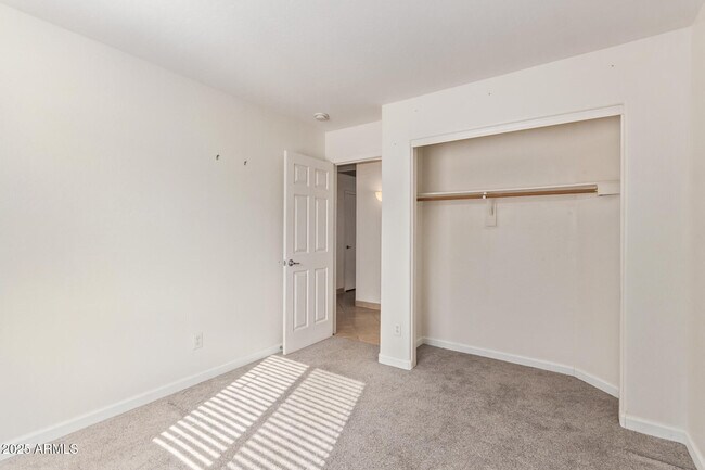 Building Photo - 1609 E Beautiful Ln
