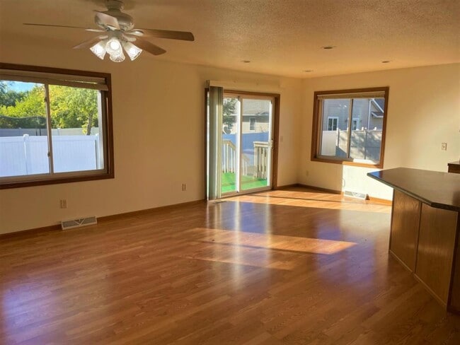 Building Photo - 640 Angel Court