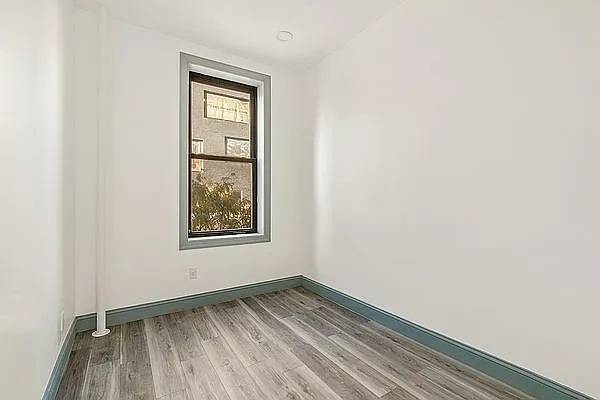 Building Photo - 49 6th Ave