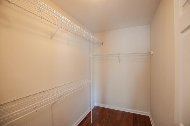 Building Photo - Pet Friendly Three Bedroom!