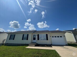 Building Photo - Newly Renovated 3BR 2BA home close to GM, ...