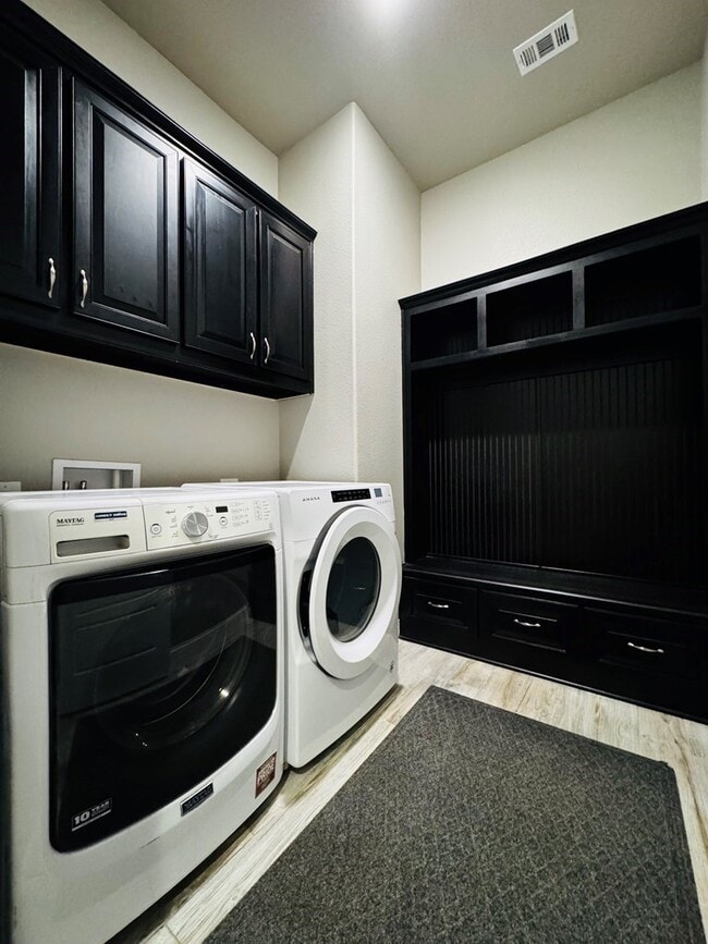 Building Photo - 8632 Alnwick Dr