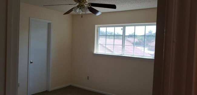 Building Photo - 2655 Entrada Blvd