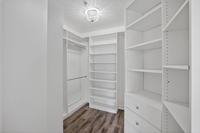 Building Photo - 508 N Birch Rd