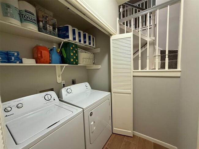 Building Photo - 14535 Circlewood Way