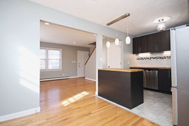 Building Photo - Nicely Updated Duplex Near UVA Medical Center