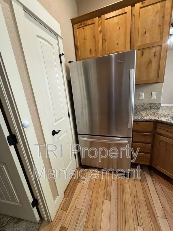 Building Photo - 4249 Woodlake Ln