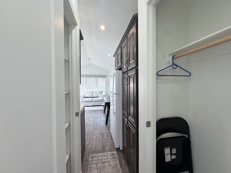 Building Photo - 925 N Plaza Dr
