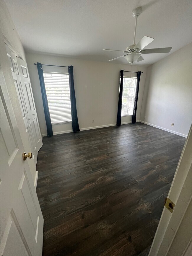 Building Photo - 13536 Embassy Park Ct