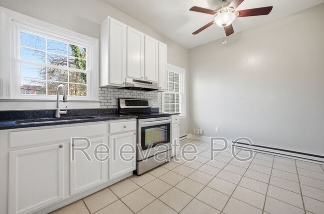 Building Photo - 2206 Parkwood Ave