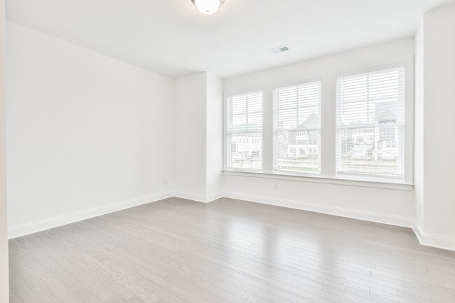 Building Photo - 6528 Beacon Dr