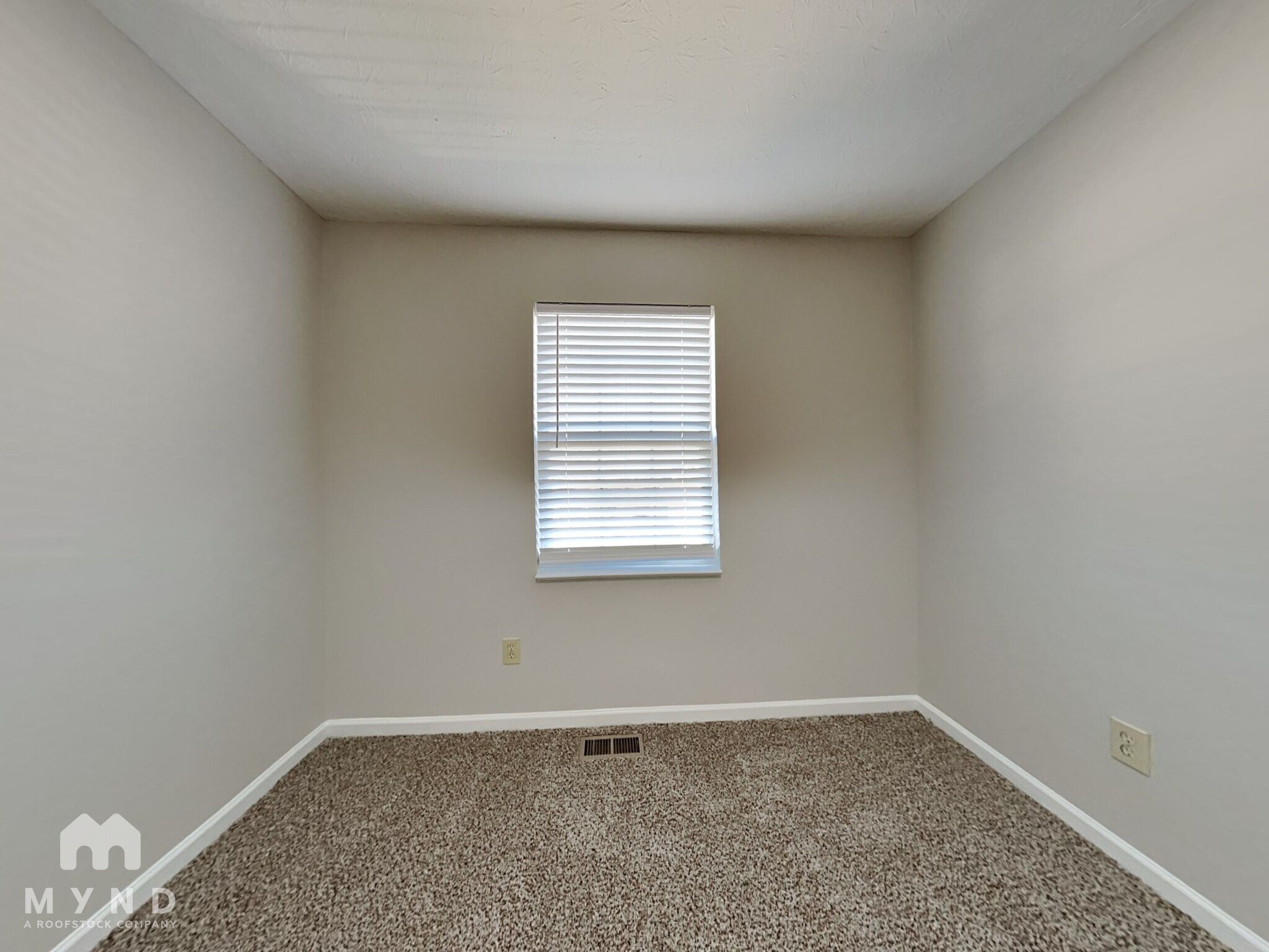 Building Photo - 2352 Rosewood Dr