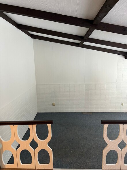 Building Photo - 309 W Main St