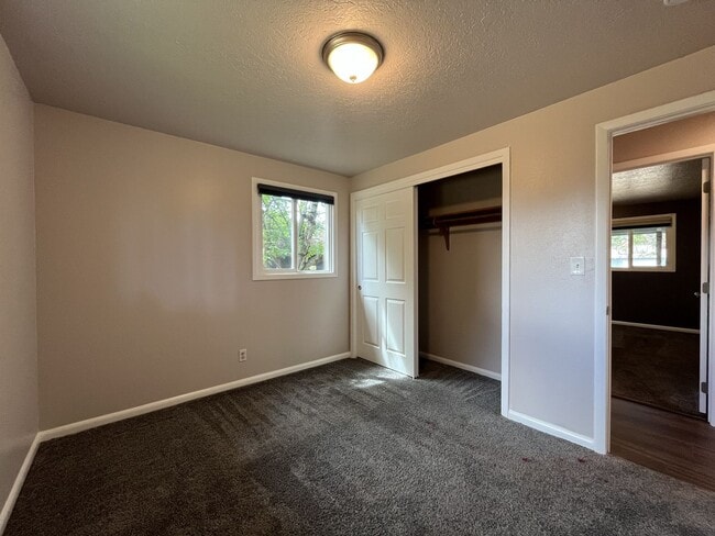 Building Photo - Charming Single-Level 3 Bedroom Home with Spacious Fenced Backyard, Landscaping Included & Great ...