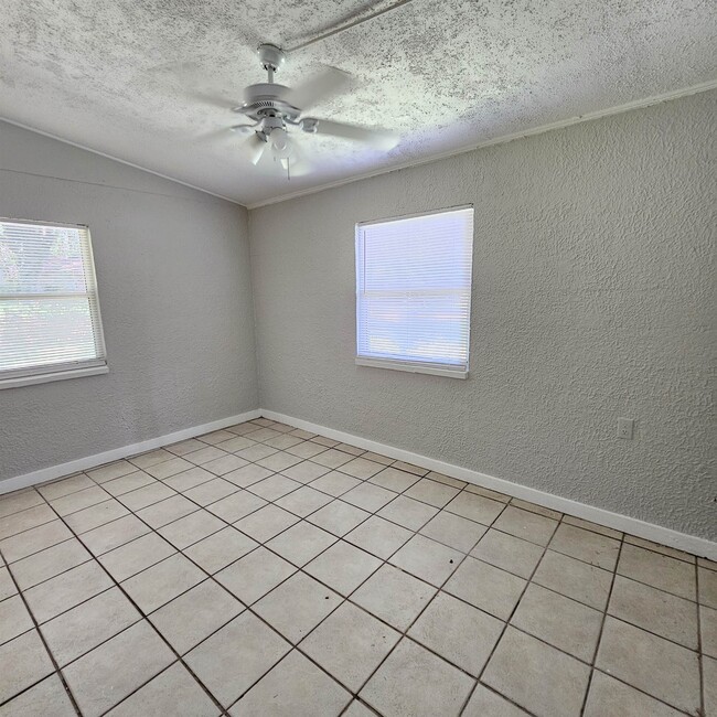 Building Photo - 1516 Majestic Ave