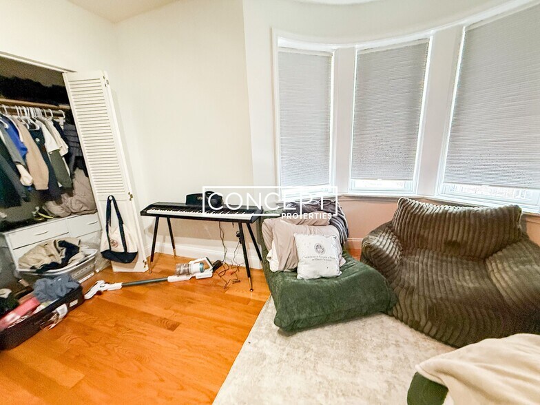 Building Photo - 22 Hayden St