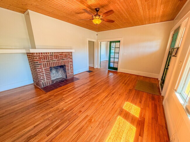 Building Photo - 11 Perry Rd