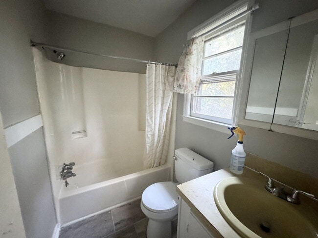 Building Photo - 1 bed / 1 bath - Pendleton SC