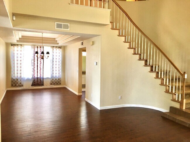 Building Photo - **COMING SOON** 3BD 2BA House in Carmel Mt...