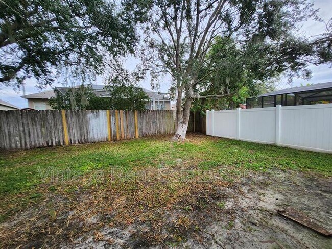 Building Photo - 22707 Roderick Dr