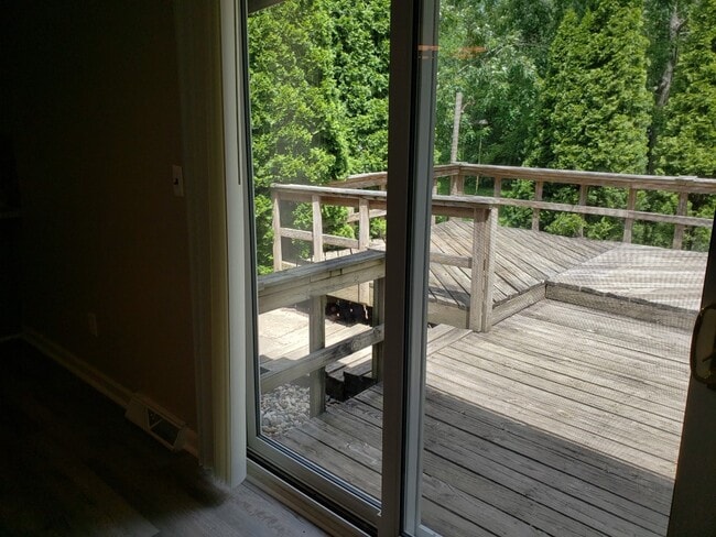 Building Photo - 24694 Creekside Dr