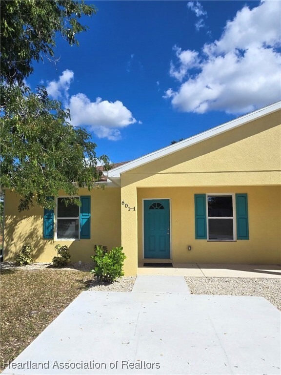 Building Photo - 601 S Lotela Ave