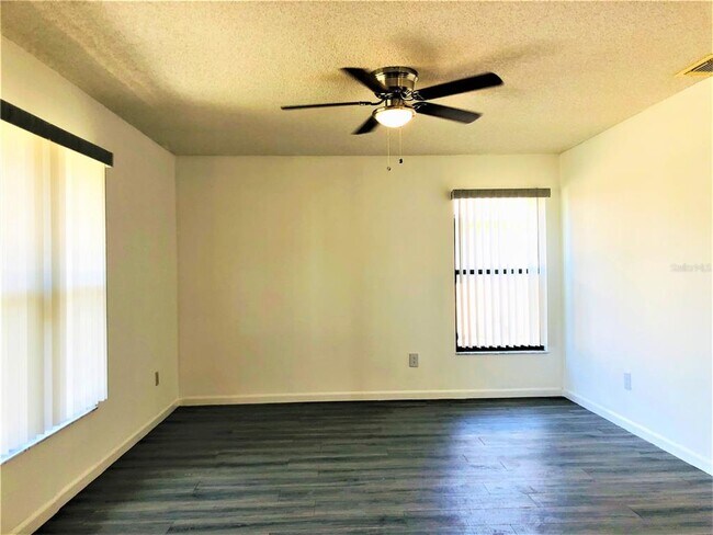 Building Photo - 1005 Aviles Ct