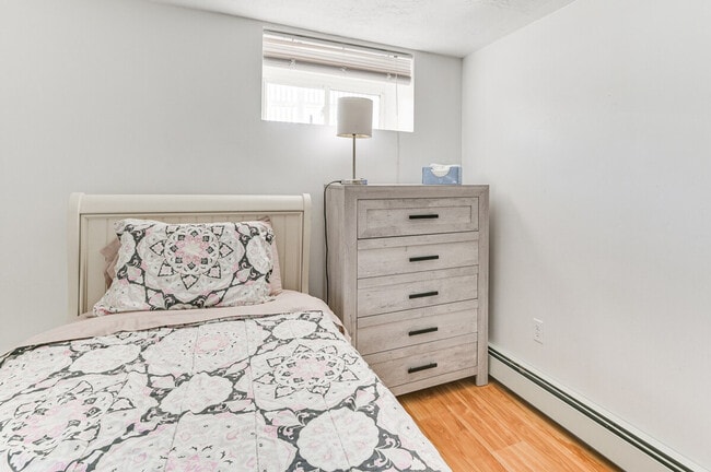 Building Photo - 815 Donata Rd