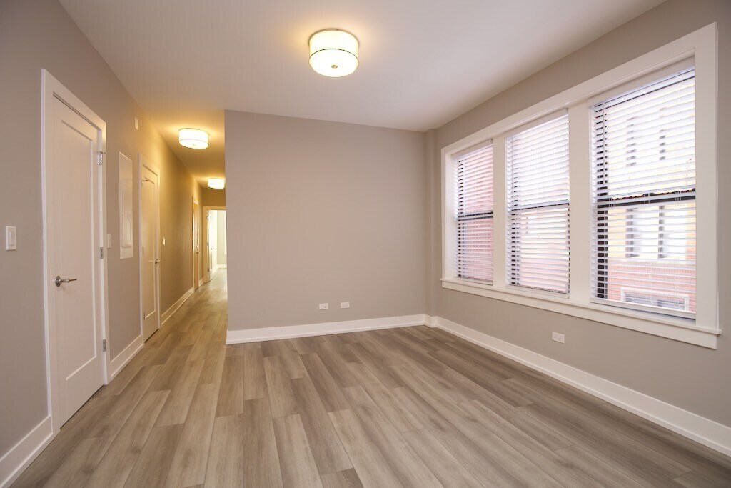 Building Photo - 3843 N Janssen Ave